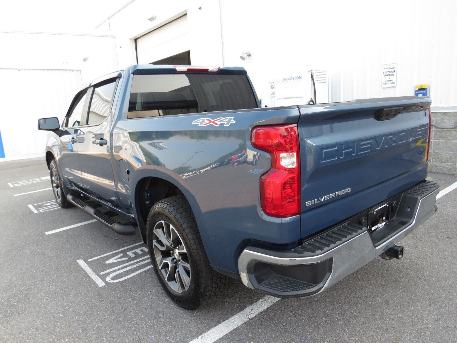 Used 2024 Lakeshore Blue Metallic Chevrolet LT image 17