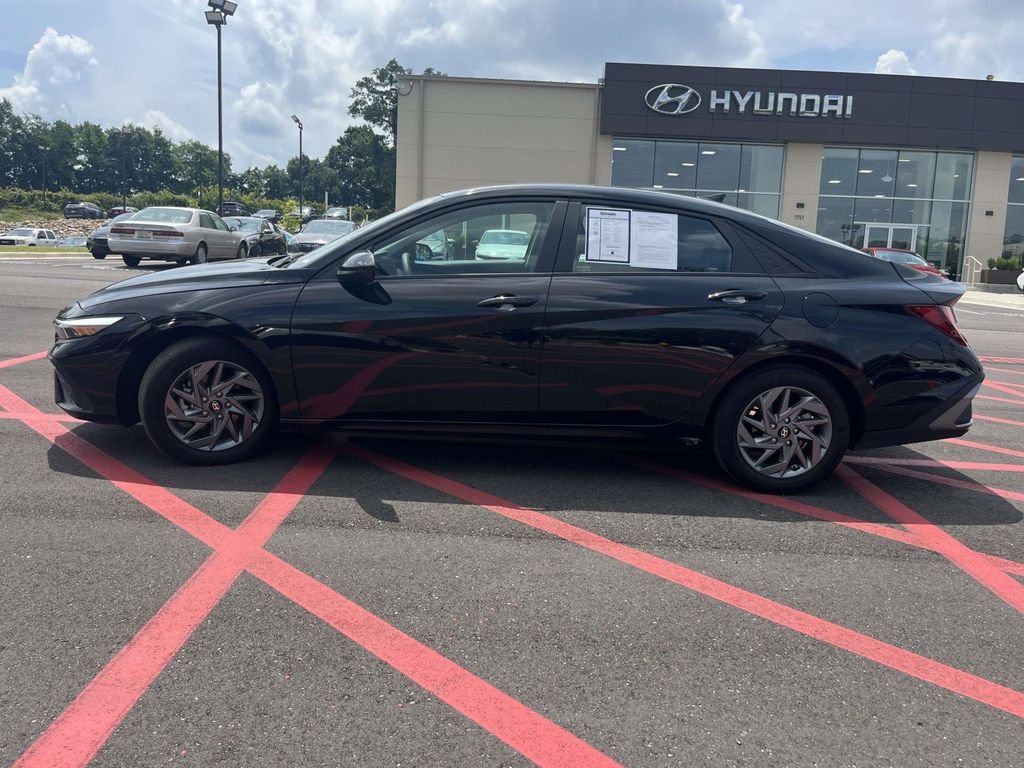 Certified Used 2024 Black Hyundai SEL image 6
