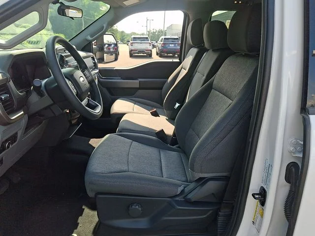 New 2026 Oxford White Ford XLT image 9