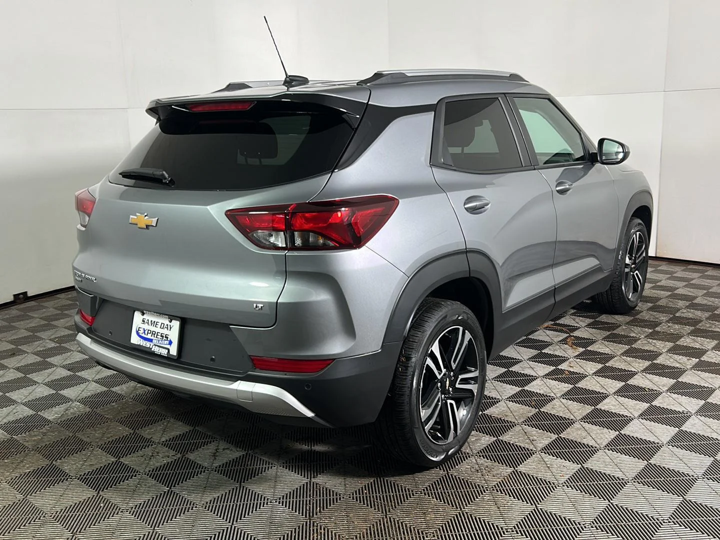 Used 2025 Sterling Gray Metallic Chevrolet LT image 6