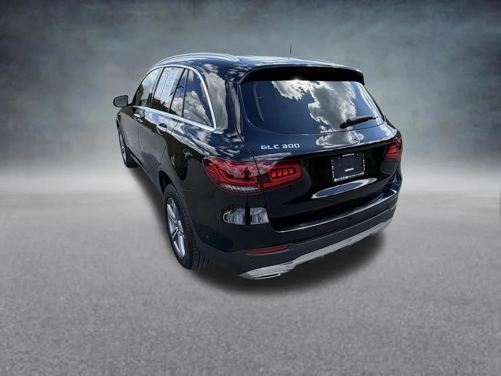 Used 2022 Black Mercedes-Benz GLC 300 image 3