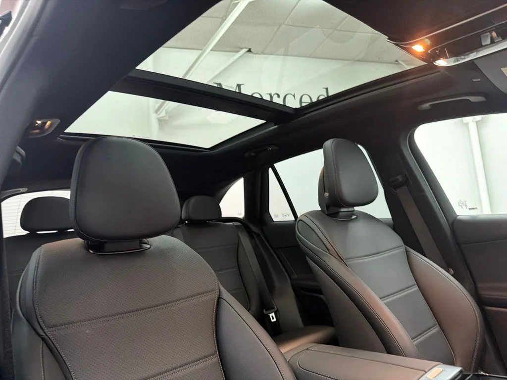 New 2027 Black Mercedes-Benz GLC 300 image 27