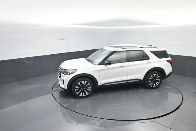 New 2026 Star White Metallic Tri-Coat Ford Platinum™ image 23