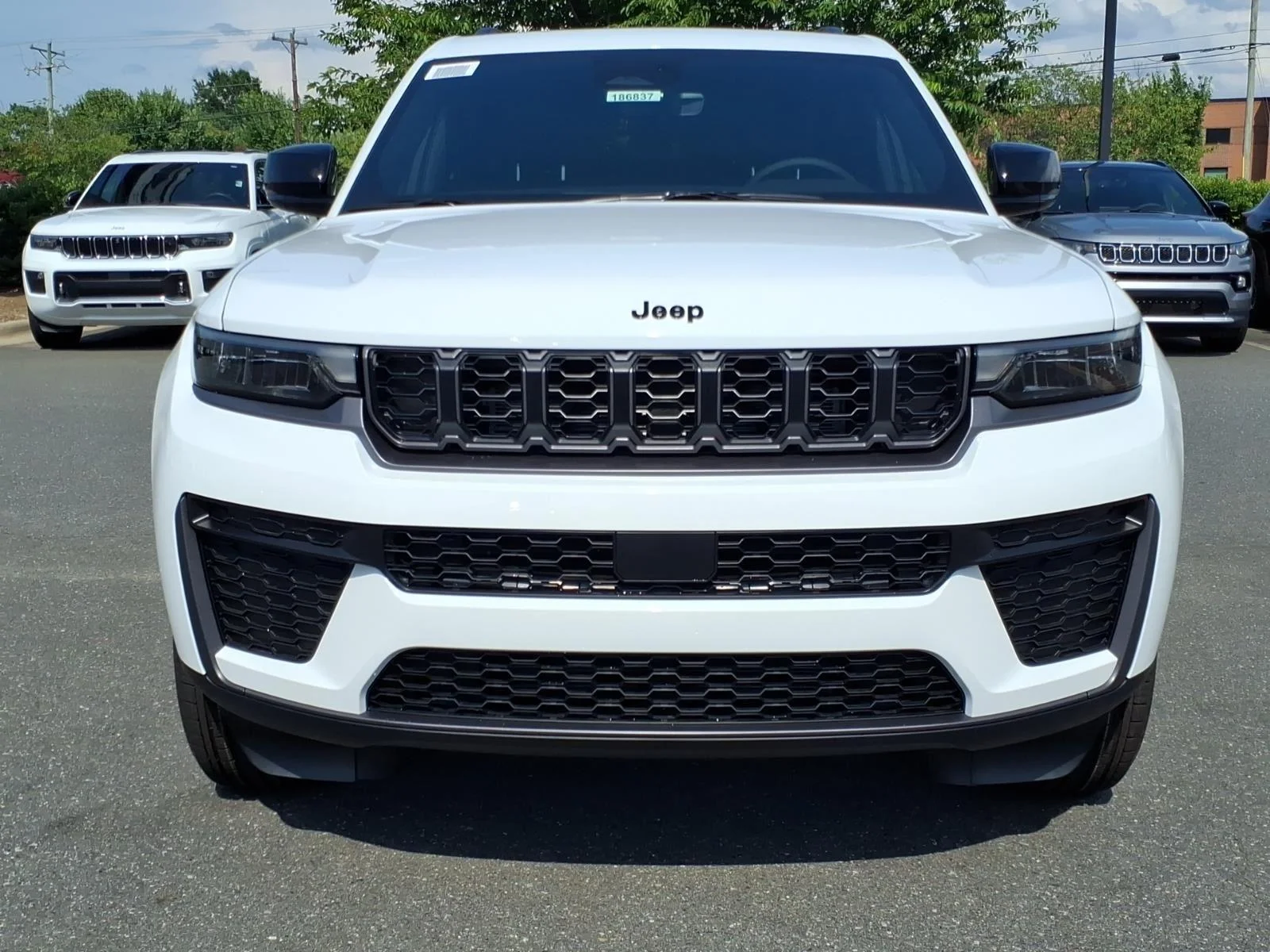 New 2026 Bright White Clear-Coat Exterior Paint Jeep Laredo Altitude image 12