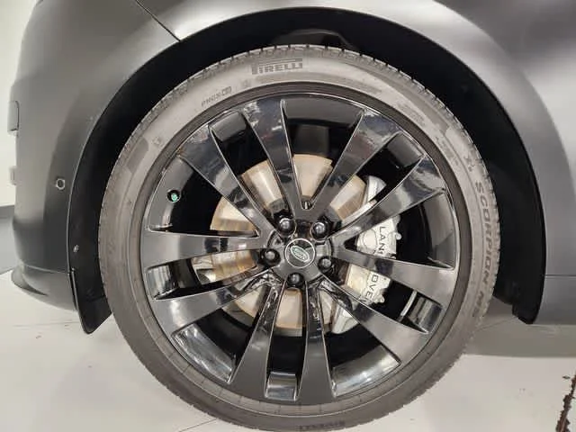 Used 2025 Santorini Black Metallic Land Rover Dynamic SE image 8