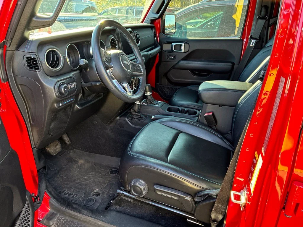 Certified Used 2022 Red Clearcoat Jeep Unlimited Rubicon 4xe image 3