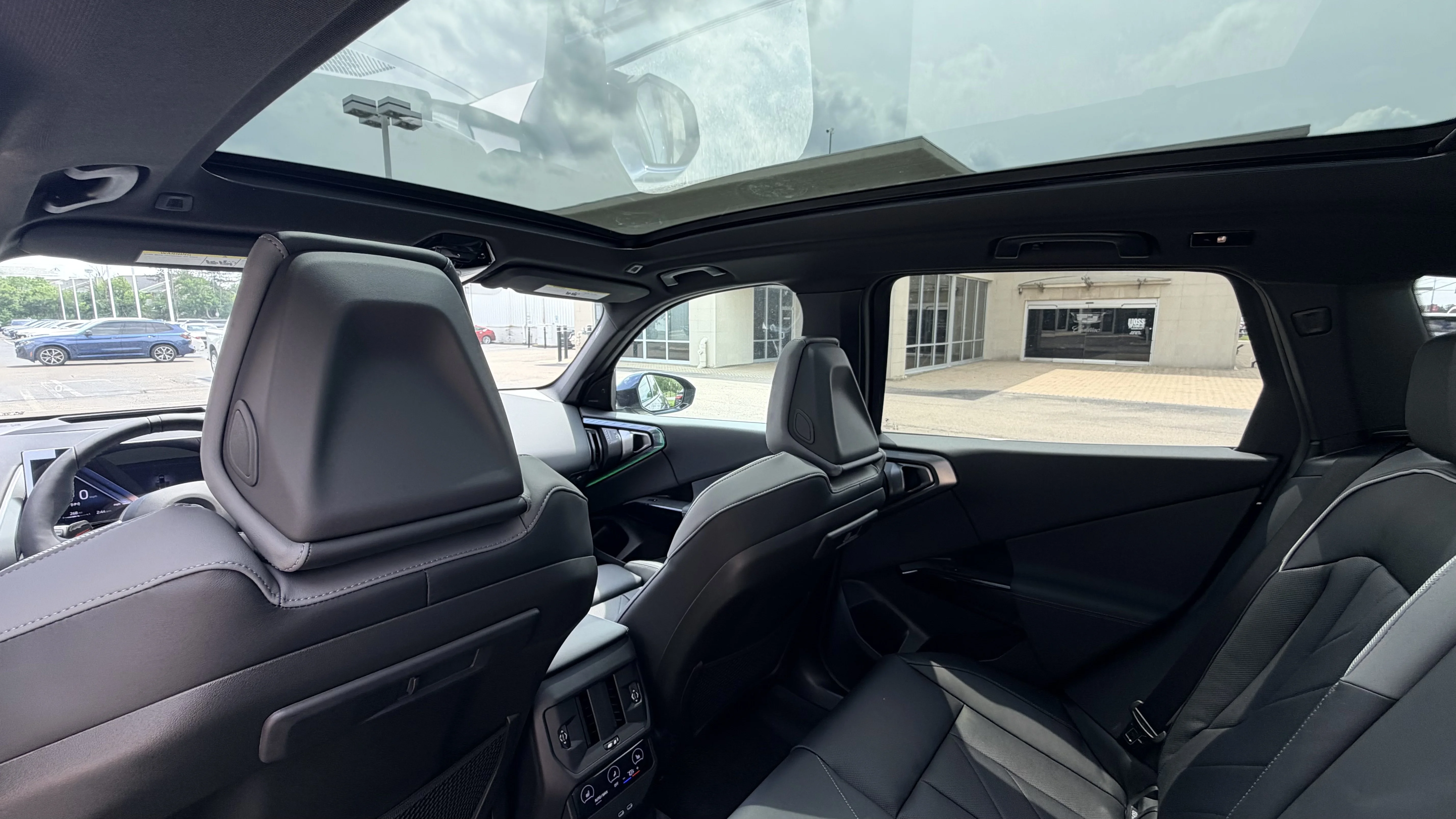 New 2026 Tanzanite Blue II Metallic BMW 30 xDrive image 26