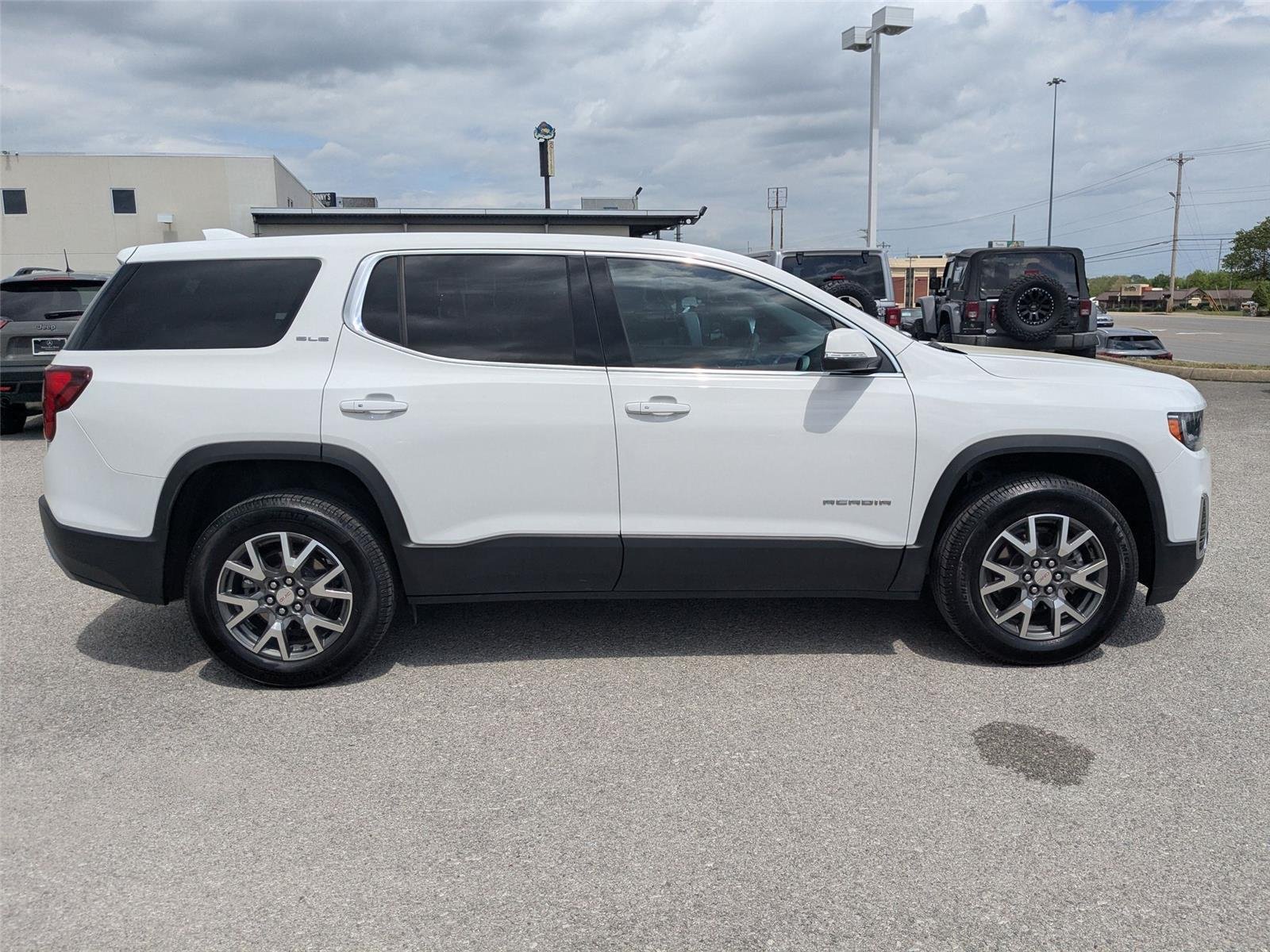 Used 2023 Summit White GMC SLE image 4