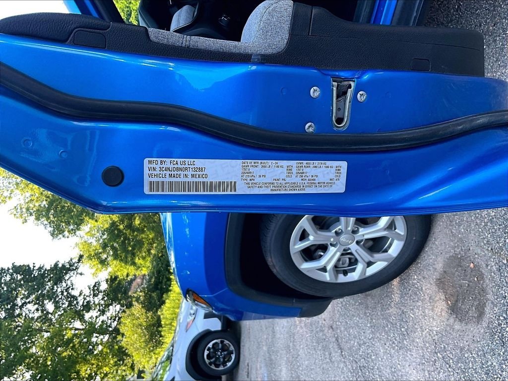 Used 2024 Blue Jeep Latitude image 9