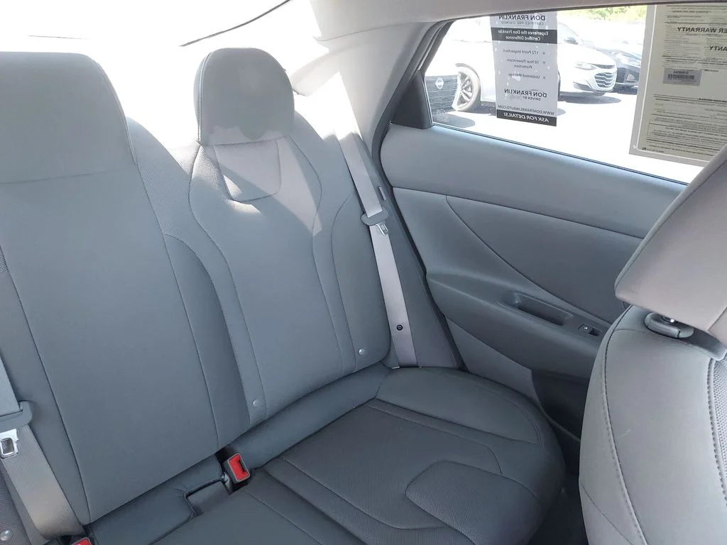 Used 2025 White Hyundai SE image 14