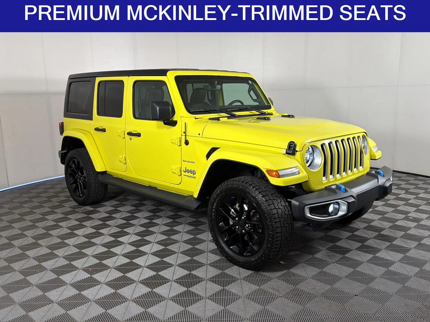Used 2022 High Velocity Clearcoat Jeep Unlimited Sahara image 2