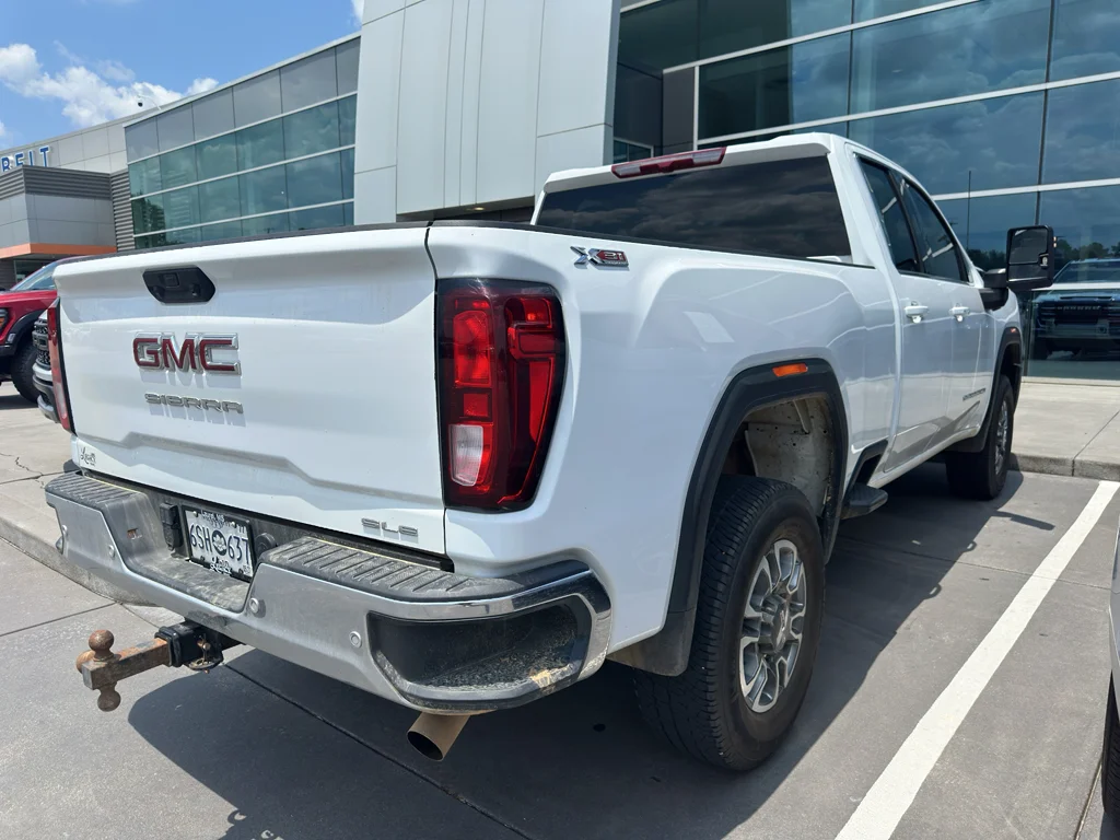 Used 2025 Summit White GMC SLE image 3