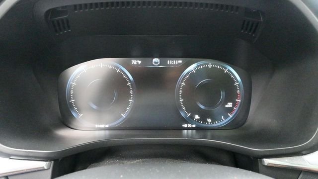 Used 2019 Gray Volvo T6 Momentum image 29
