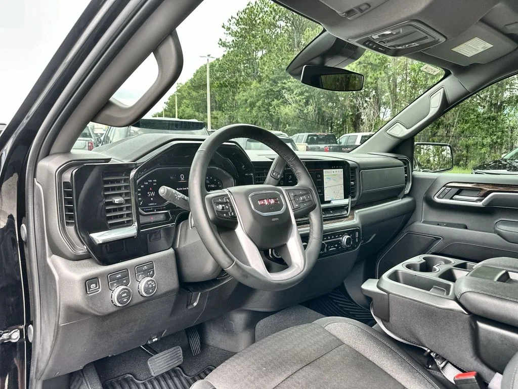 Certified Used 2025 Onyx Black GMC Elevation image 10