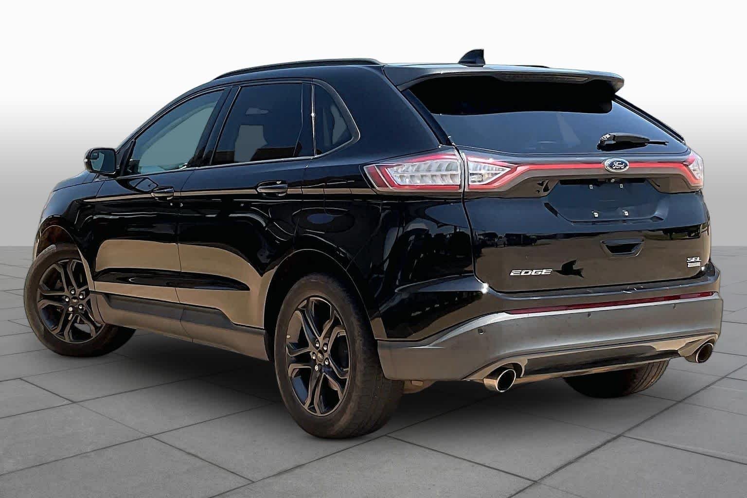 Used 2018 Shadow Black Ford SEL image 12