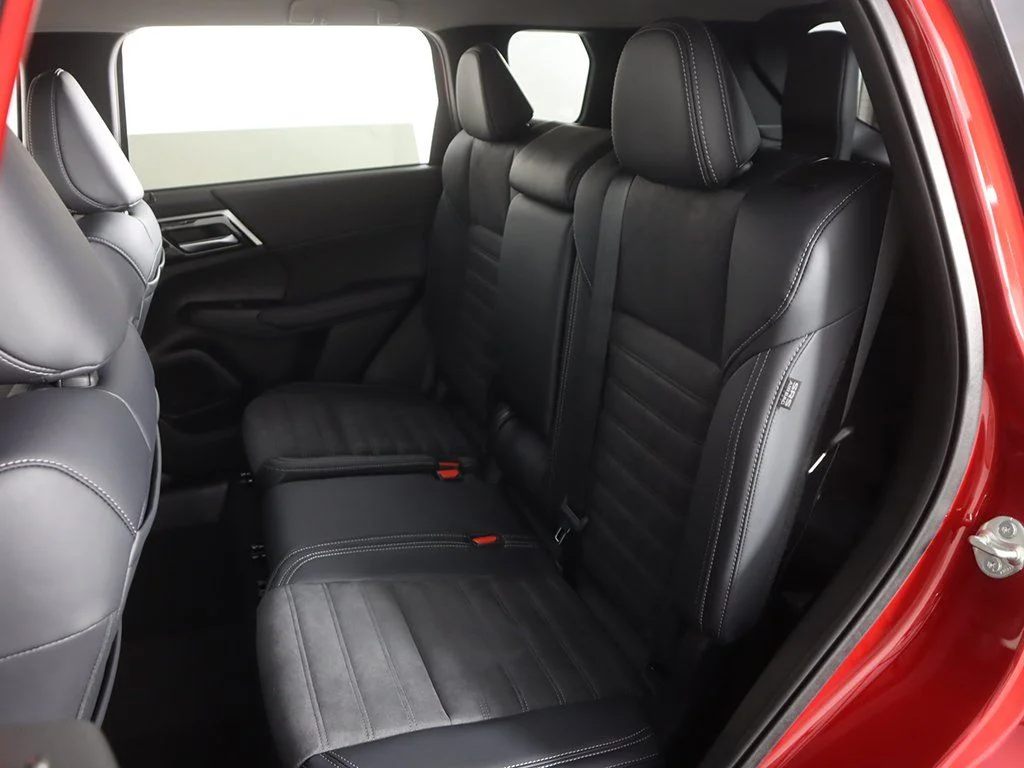 Used 2024 Red Mitsubishi SE image 33
