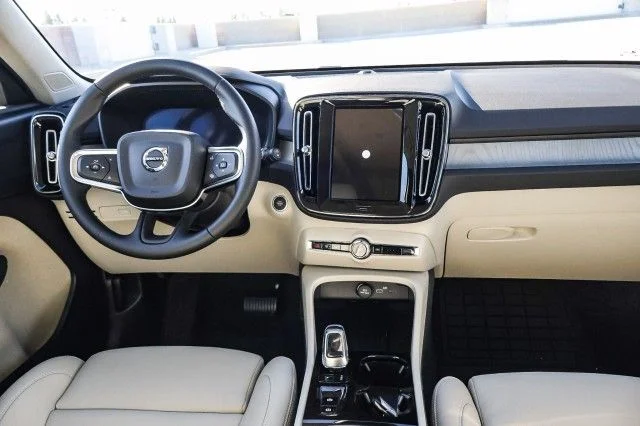 2026 Volvo XC40 Plus - Photo 15