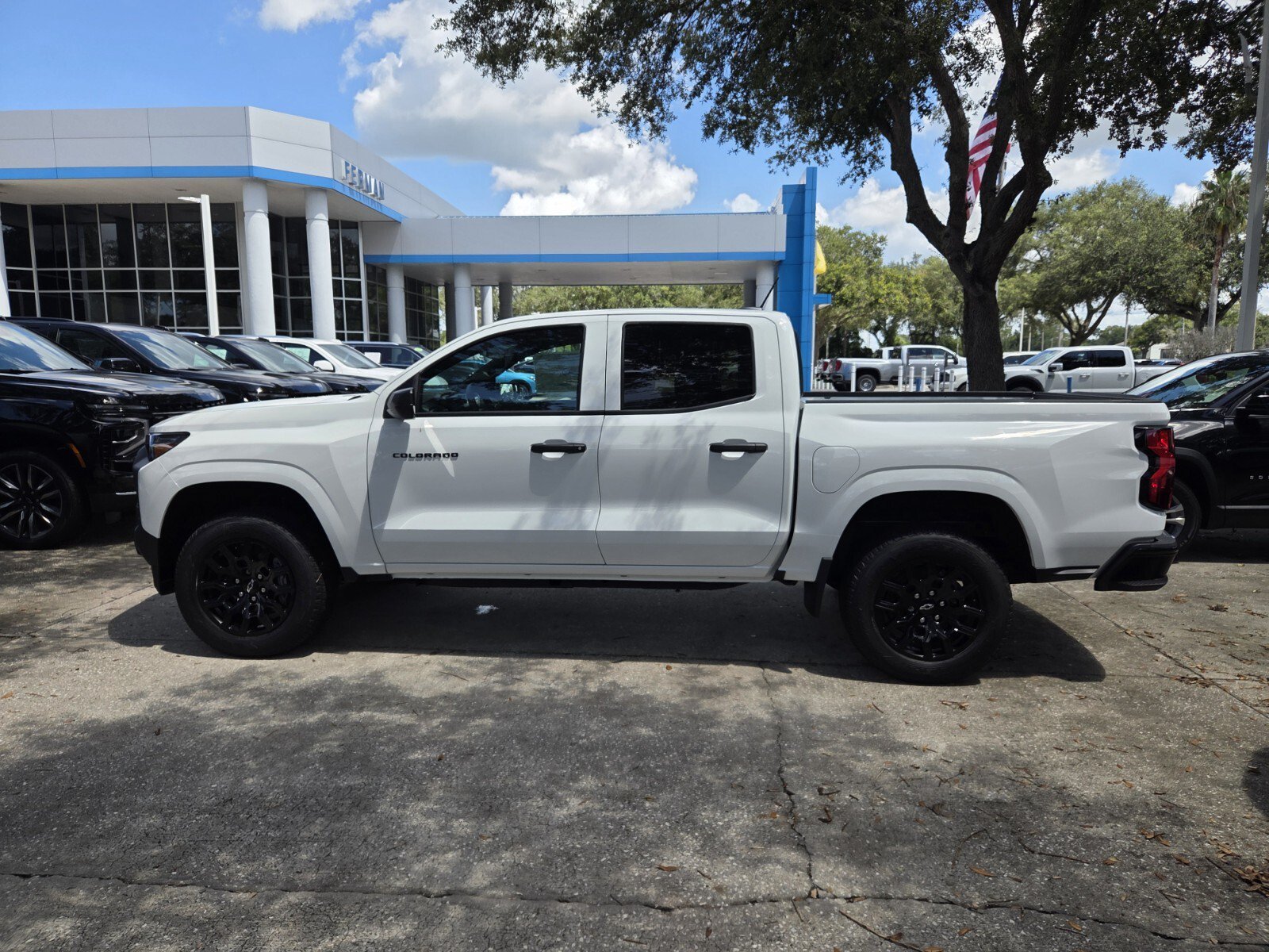 New 2026 Summit White Chevrolet WT image 4