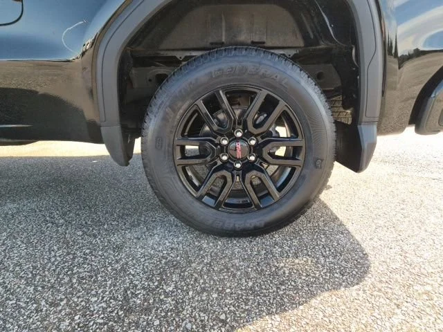 Certified Used 2025 Onyx Black GMC Elevation image 11