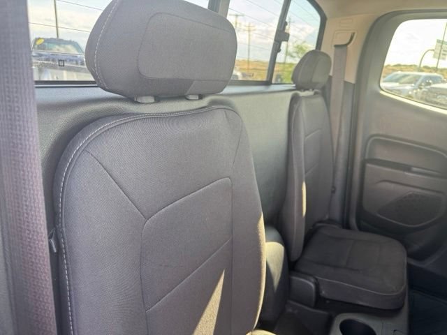 Used 2016 SILVER ICE METALLIC Chevrolet 4WD LT image 25