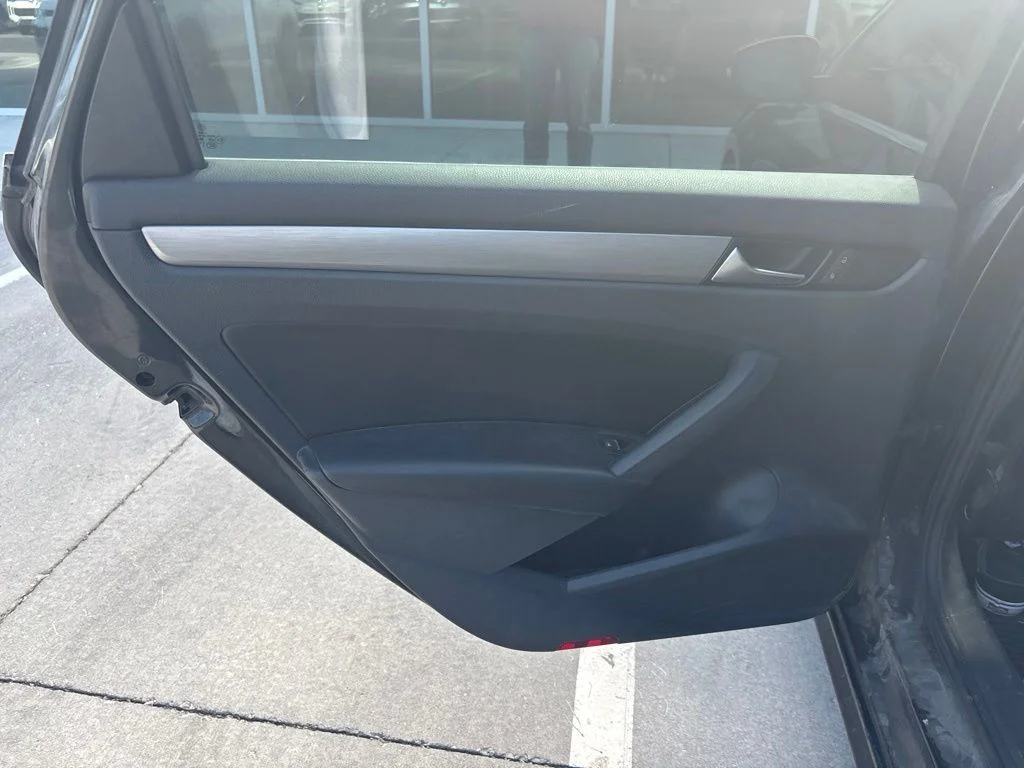 Used 2014 Black Volkswagen TDI SE image 13