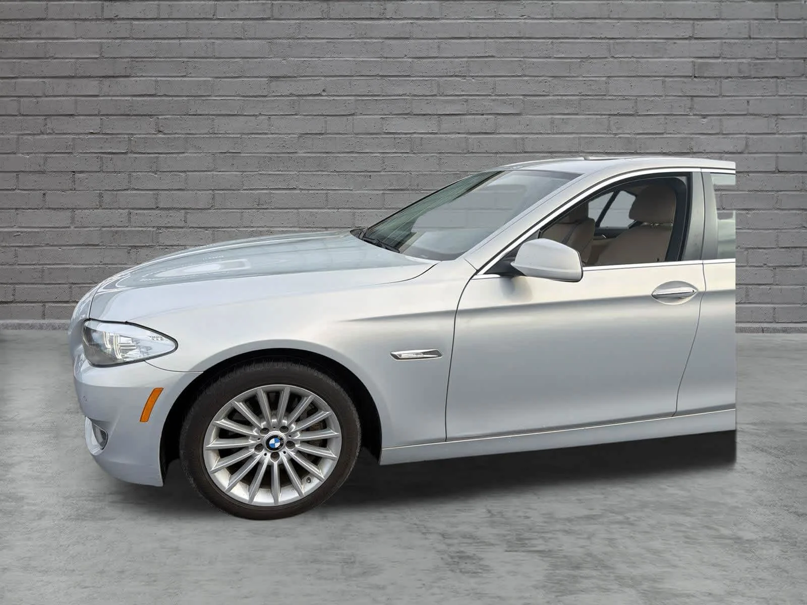 Used 2013 Silver BMW 535i xDrive image 3