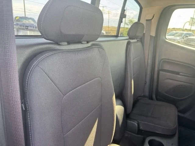 Used 2016 SILVER ICE METALLIC Chevrolet 4WD LT image 25
