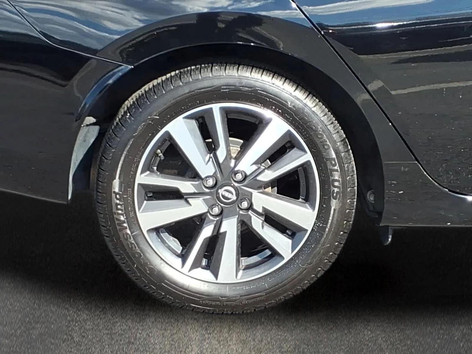 Used 2024 Super Black Nissan SV image 3