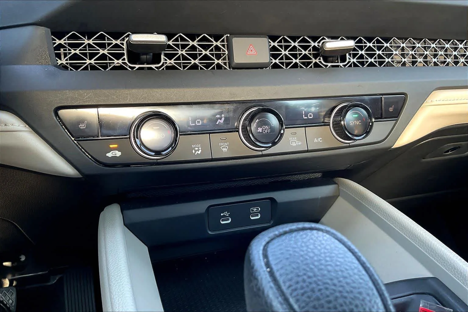 Used 2023 Platinum White Pearl Honda EX image 33