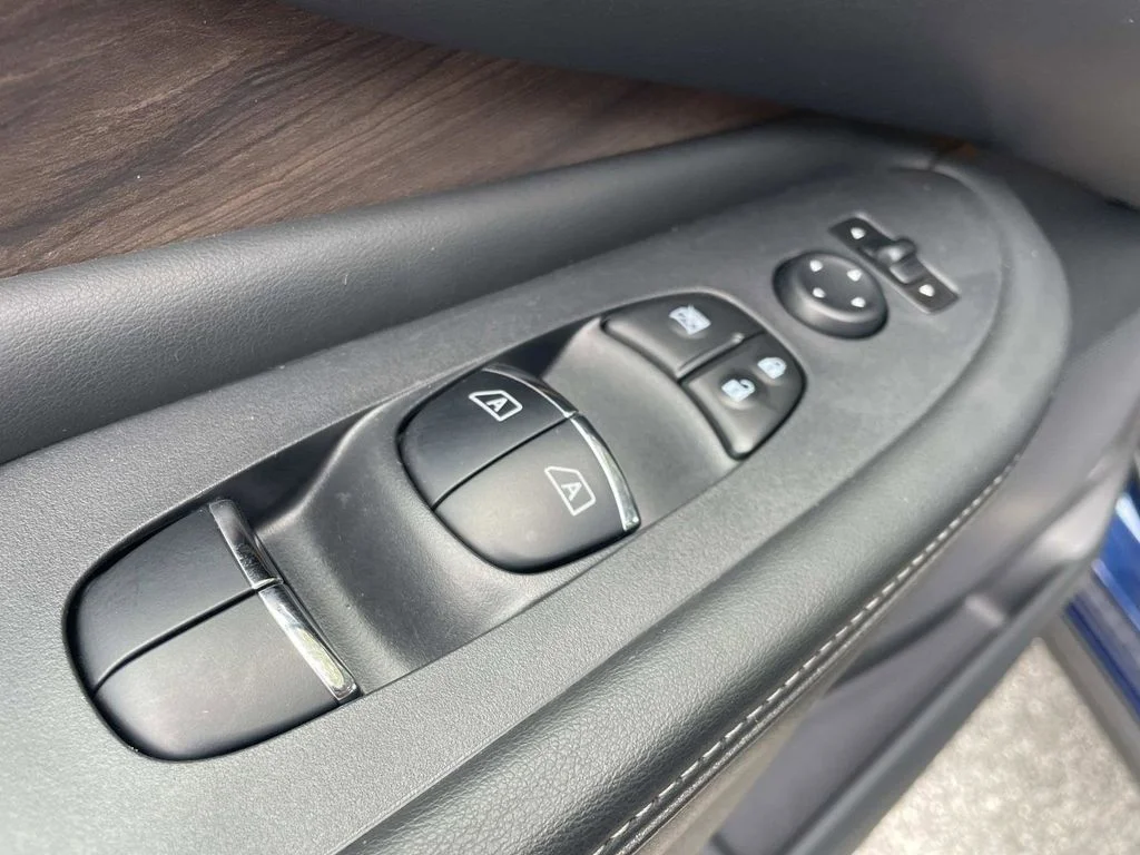 Used 2019 Blue Nissan Platinum image 13