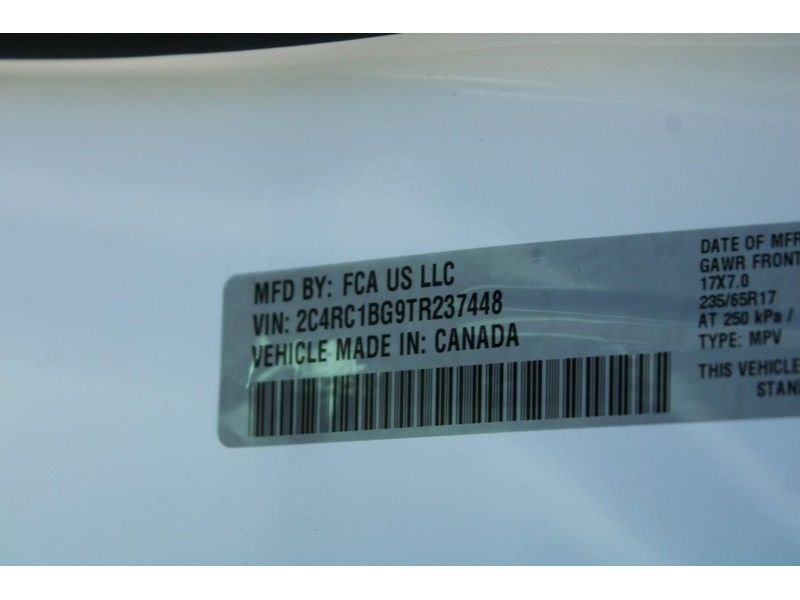 New 2026 Bright White Clear-Coat Exterior Paint Chrysler Select image 16