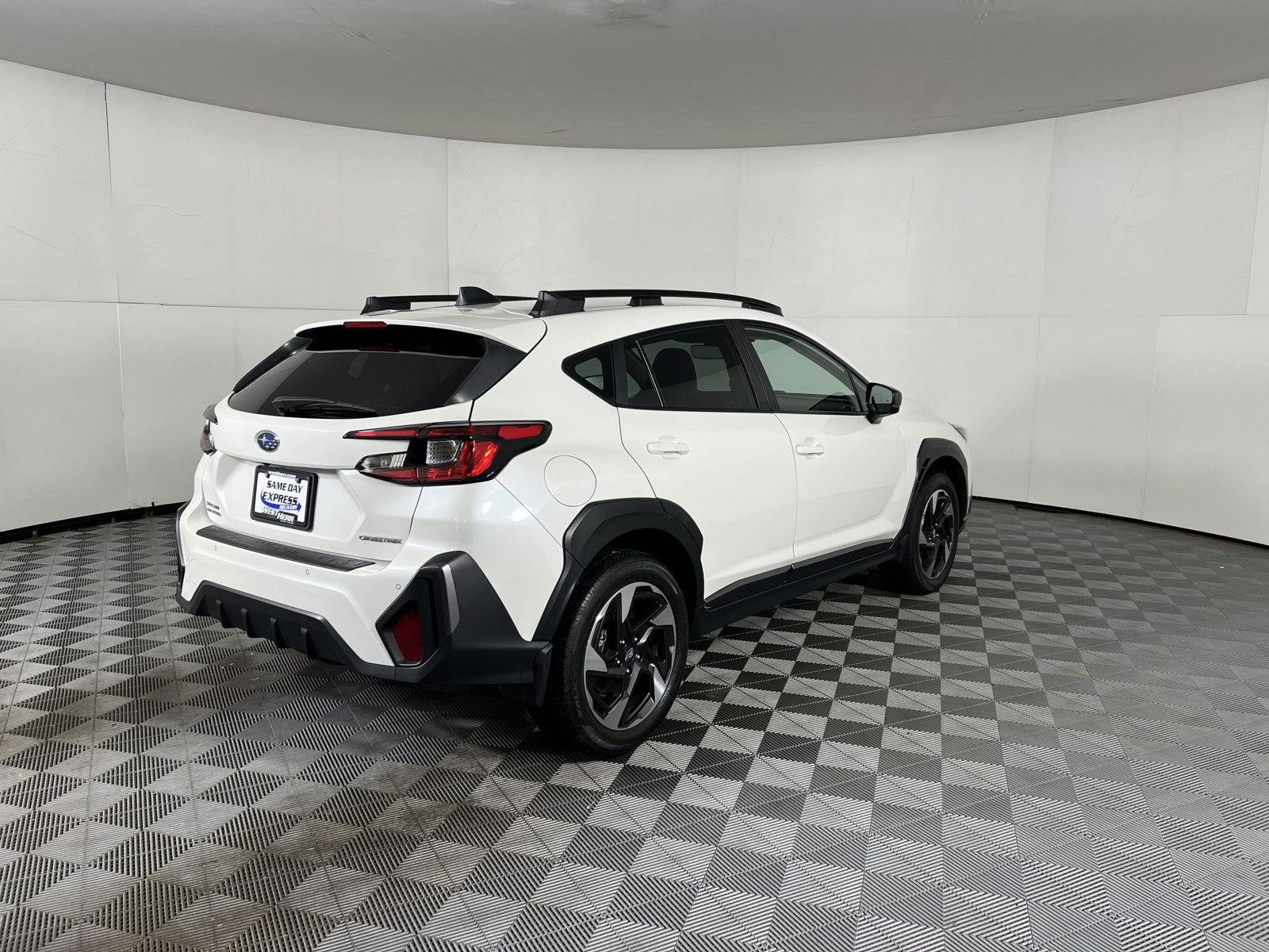 Used 2024 Crystal White Pearl Subaru Limited image 10