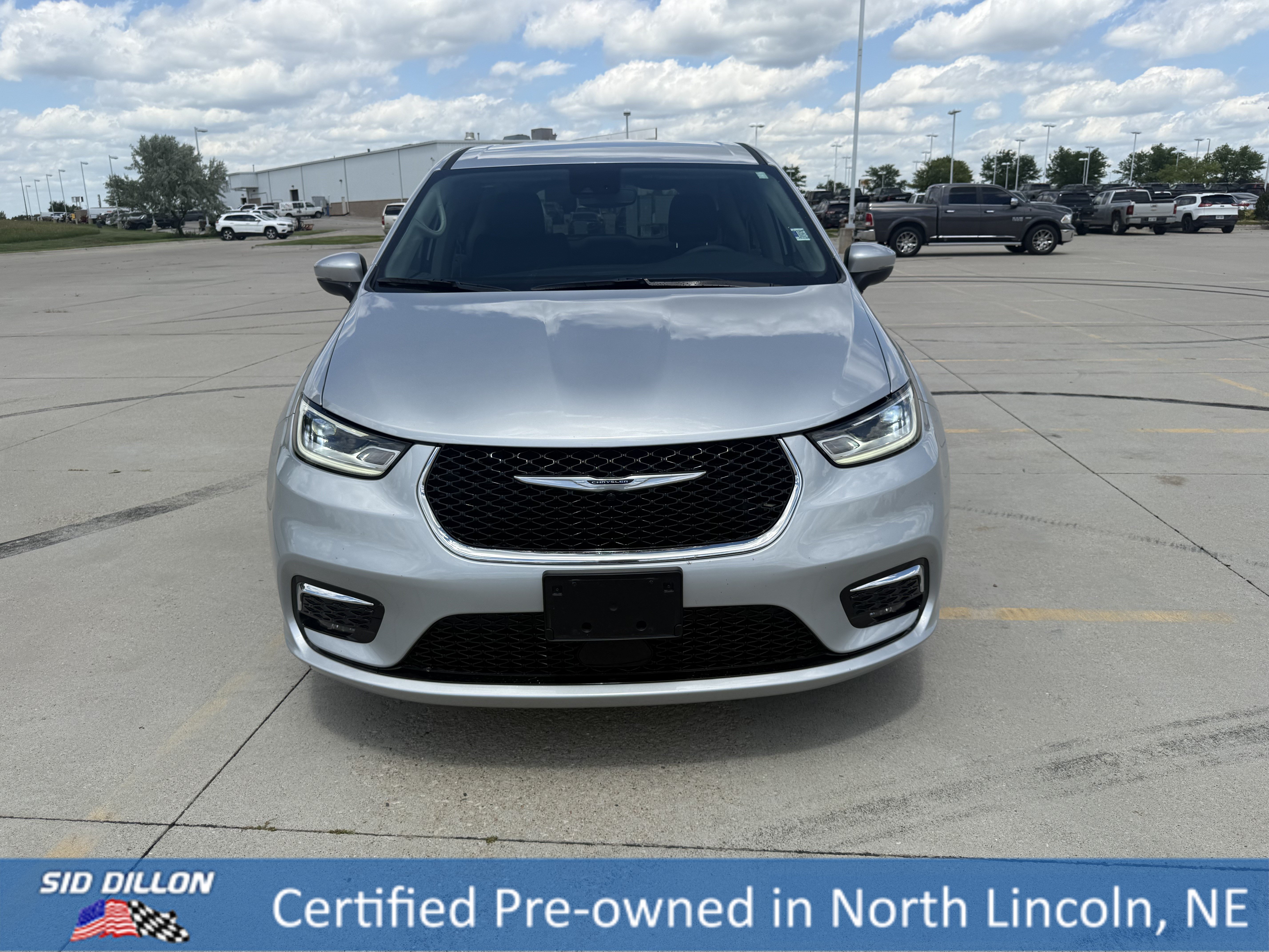 Used 2023 Silver Mist Clearcoat Chrysler Touring L image 4