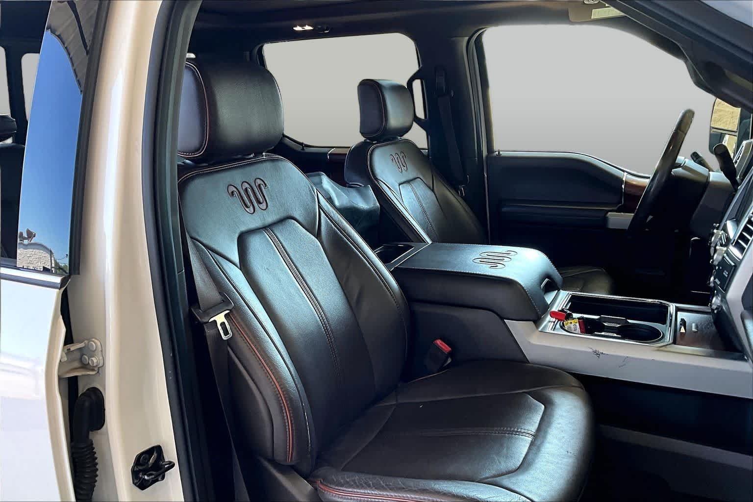 Used 2017 White Platinum Metallic Tri-Coat/Caribou Ford King Ranch image 8
