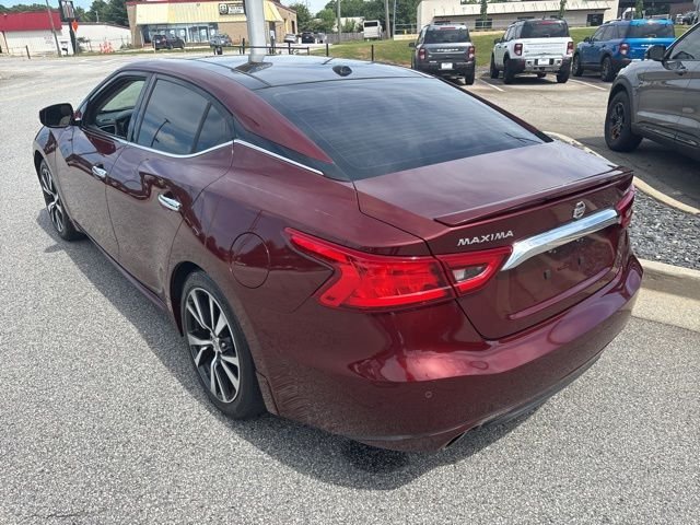 Used 2016 Red Nissan Platinum image 6