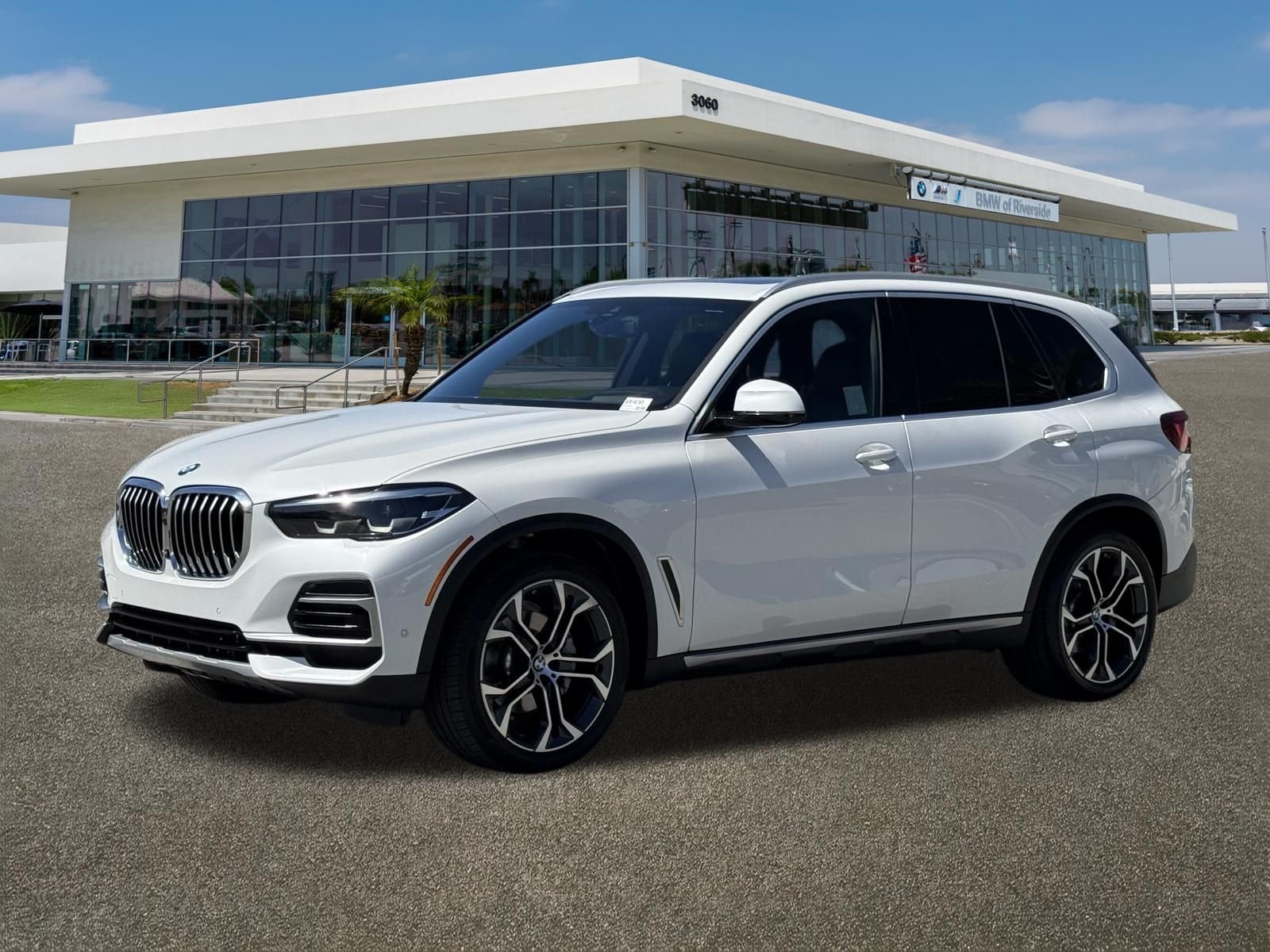 Certified Used 2023 Mineral White Metallic BMW xDrive40i image 5