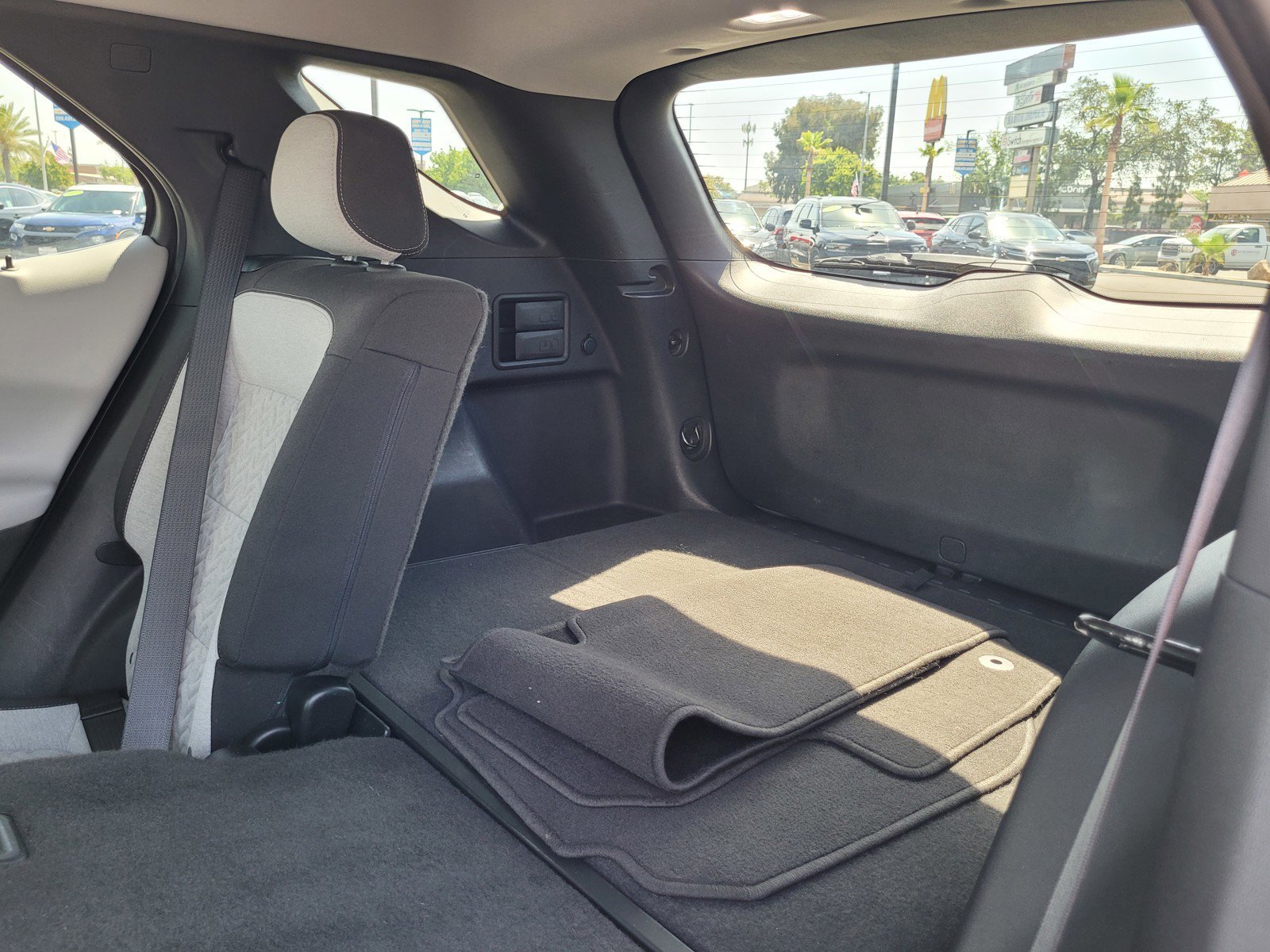 2022 Chevrolet Equinox LT - Photo 12
