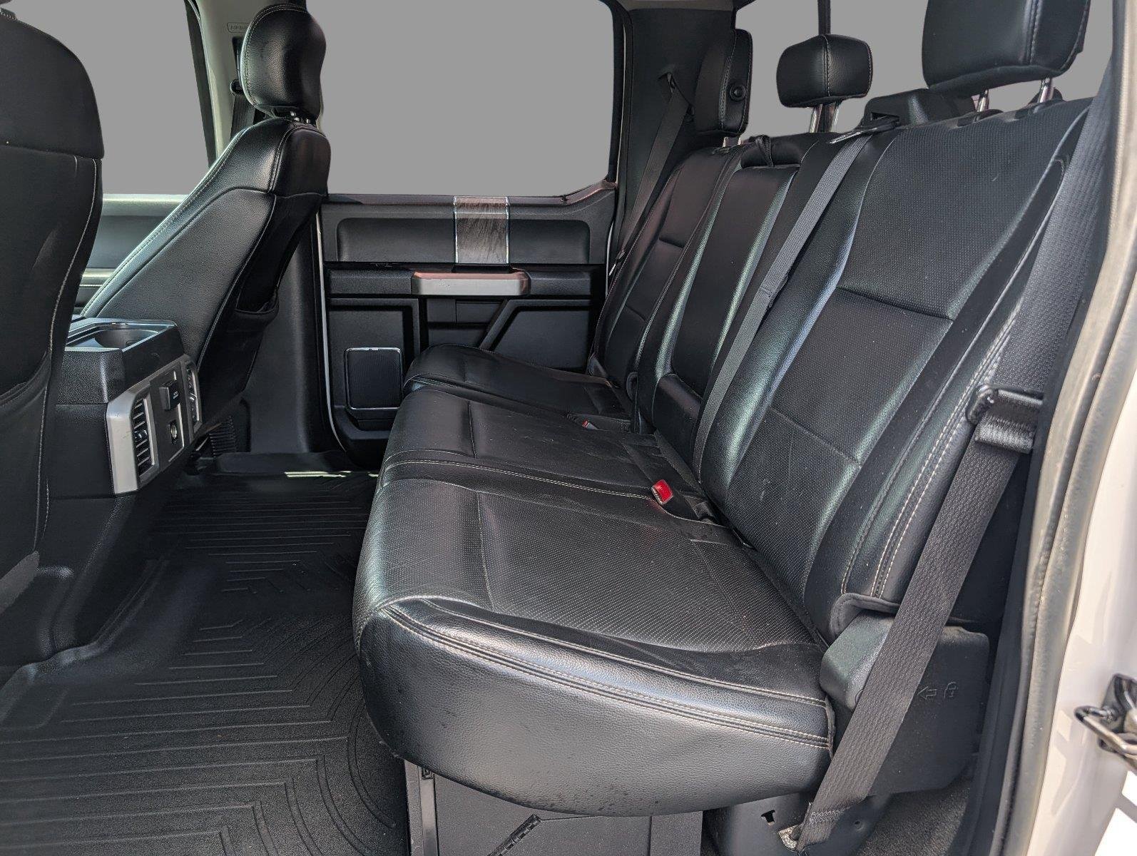 Used 2017 White Platinum Metallic Tri-Coat Ford Lariat image 32