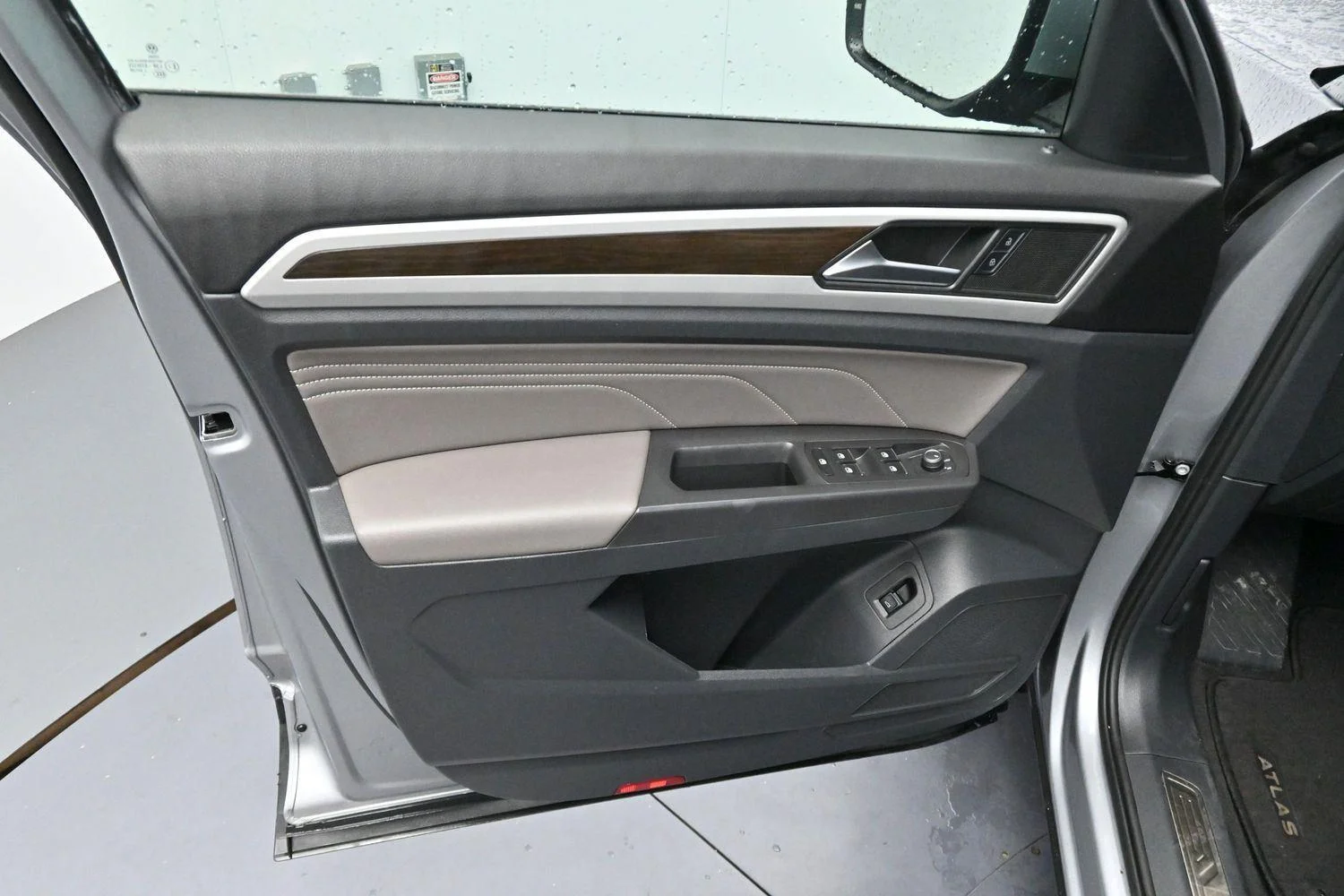 Used 2022 Pyrite Silver Metallic Volkswagen 2.0T SE w/Technology image 9