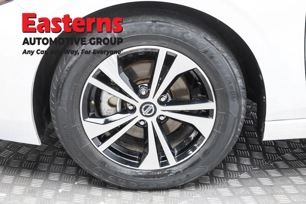 Used 2023 White Nissan SV image 31
