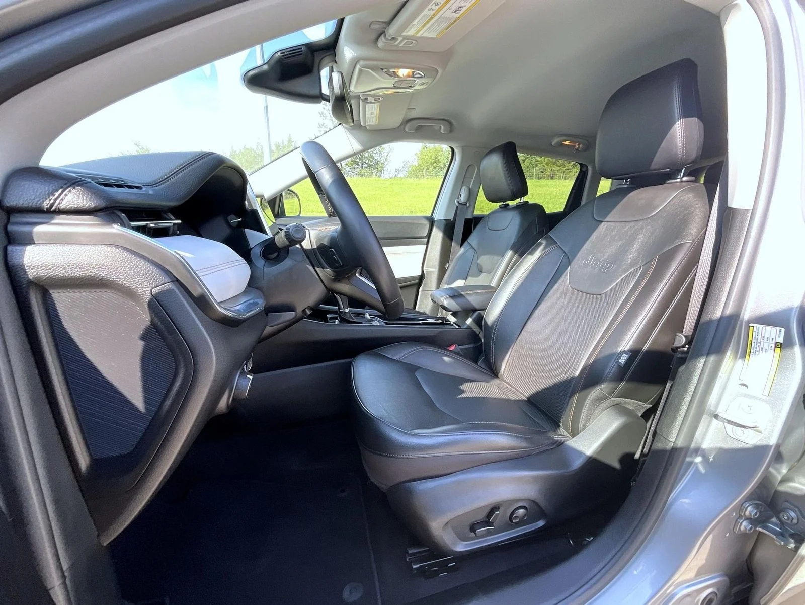 Used 2022 Silver Jeep Limited image 11