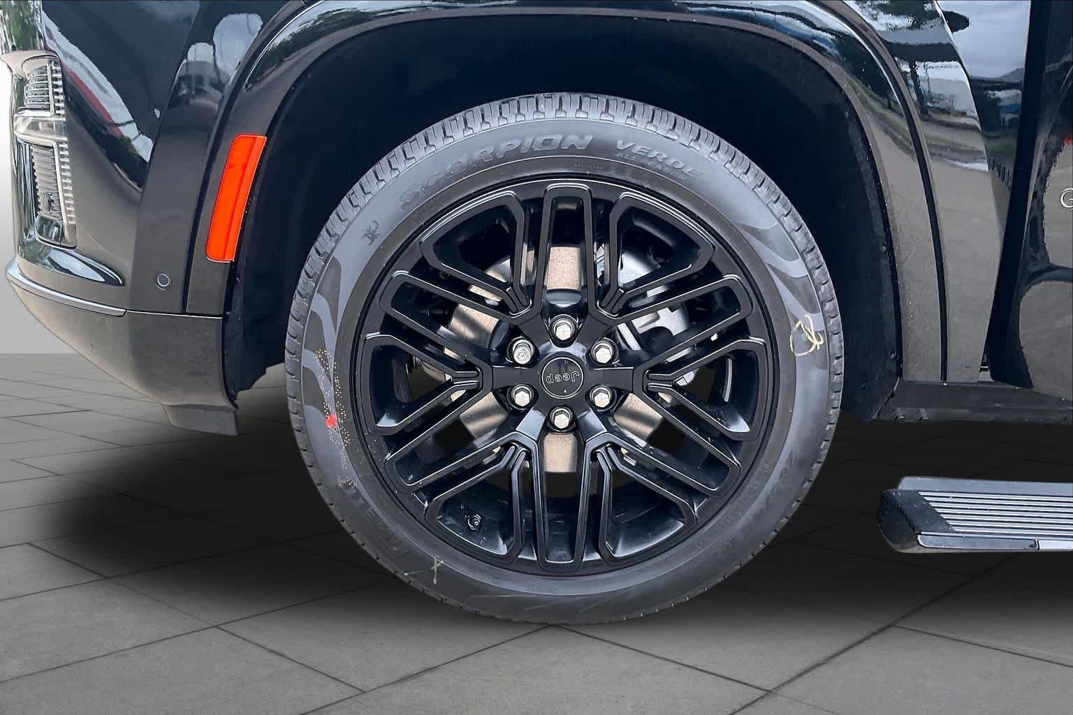 New 2026 High Gloss Black Exterior Paint Jeep Limited Reserve image 11