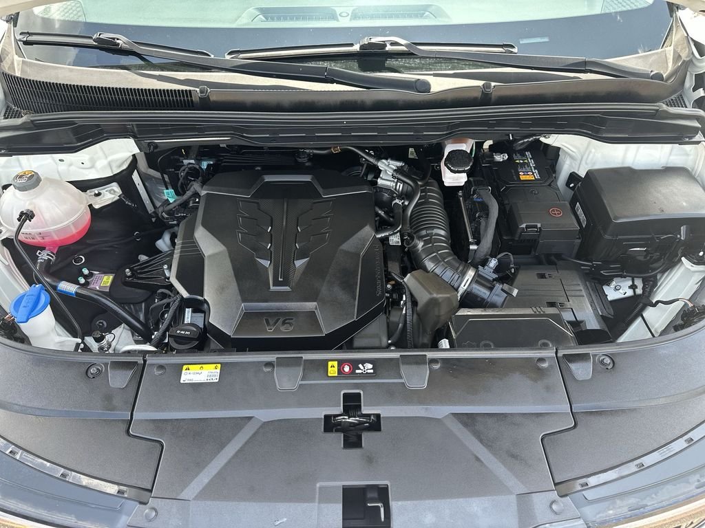 Used 2025 White Kia LXS image 34