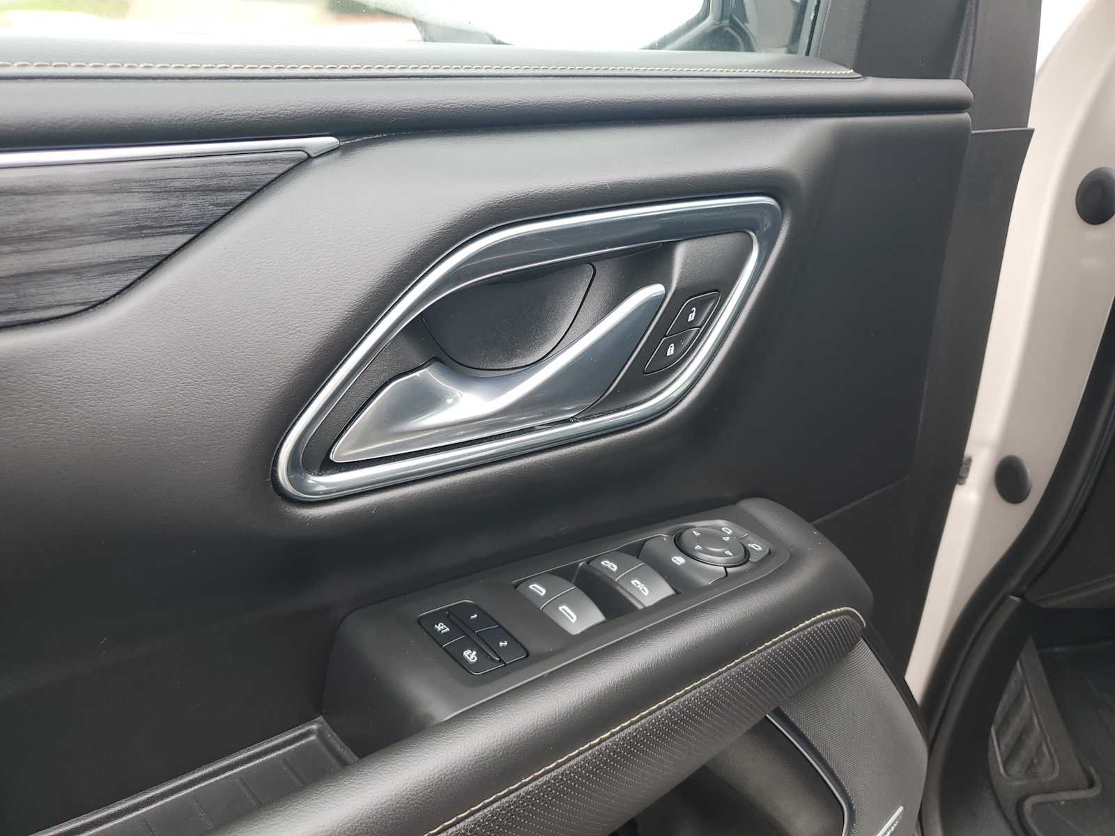 Used 2023 Pearl Beige Metallic GMC SLT image 19