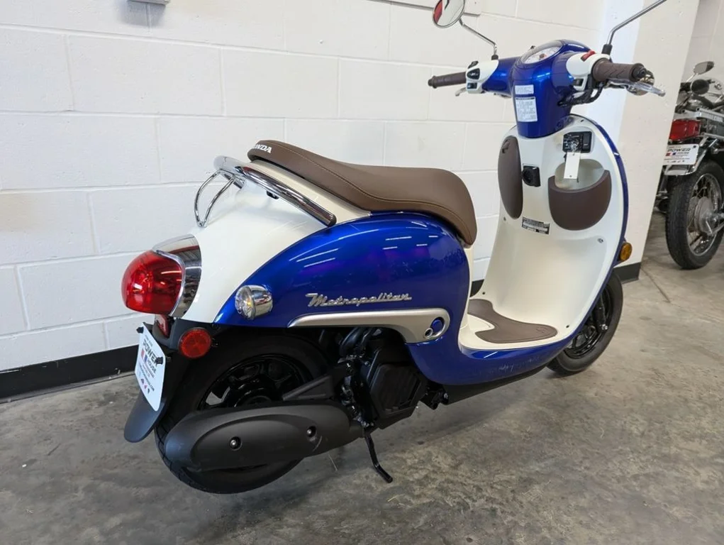 Used 2023 BLUE Honda  image 9
