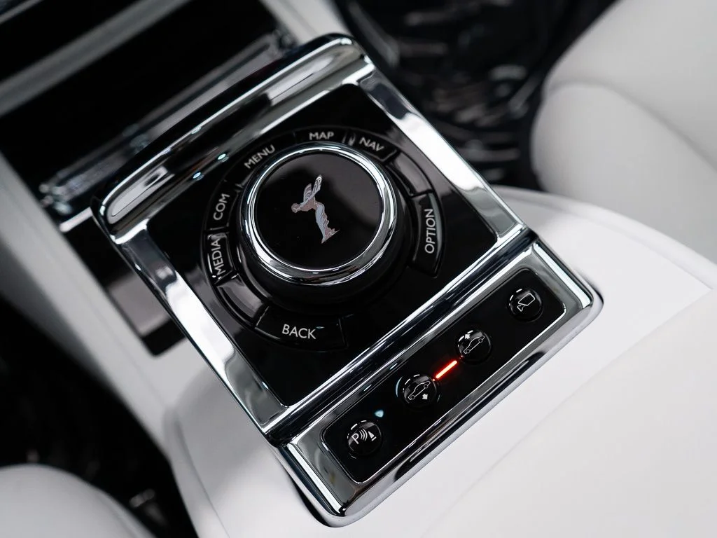 Certified Used 2023 Bespoke Crystal over Arctic White Rolls-Royce  image 41