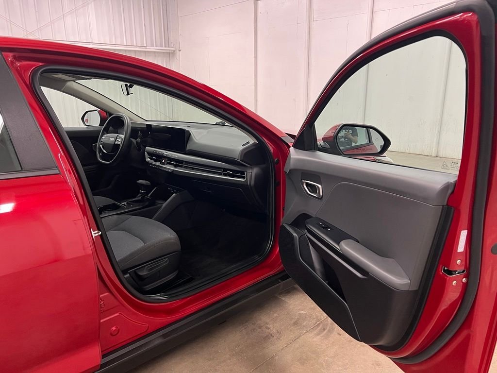 Used 2025 Red Kia LXS image 18