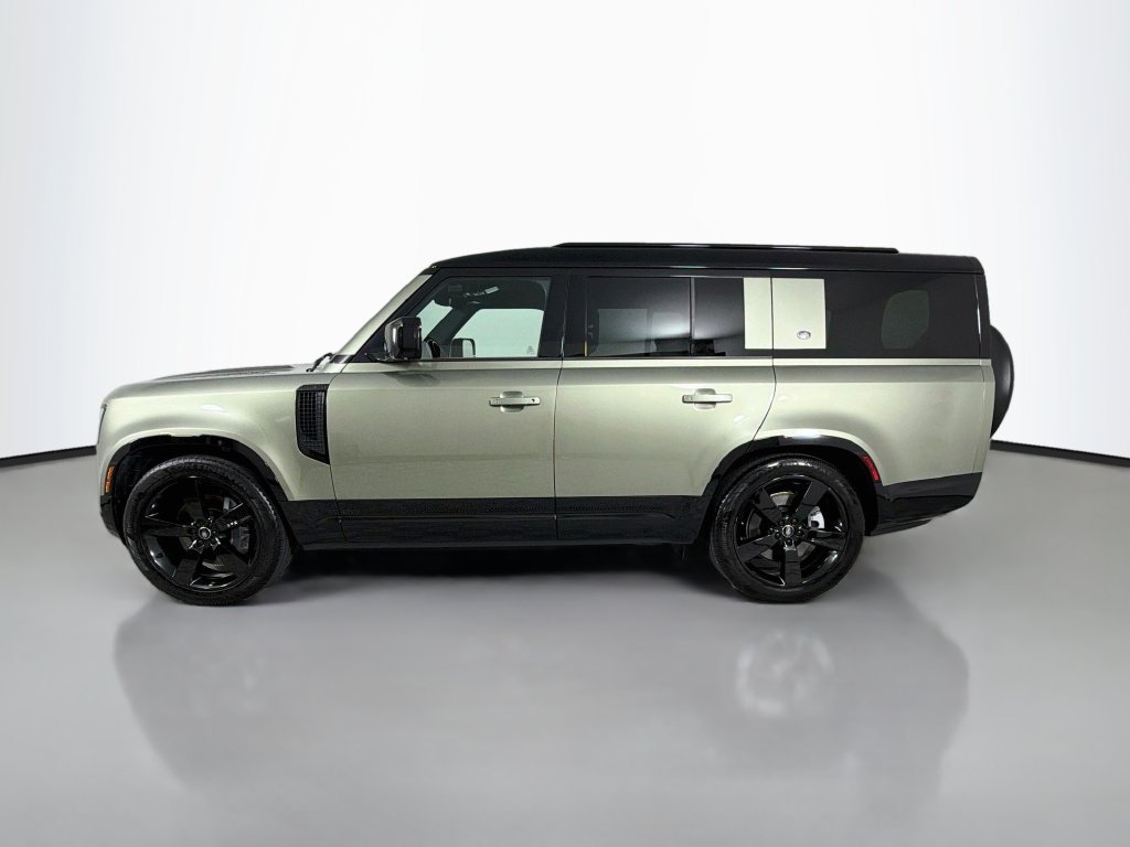 Certified Used 2023 Green Land Rover X-Dynamic SE image 8