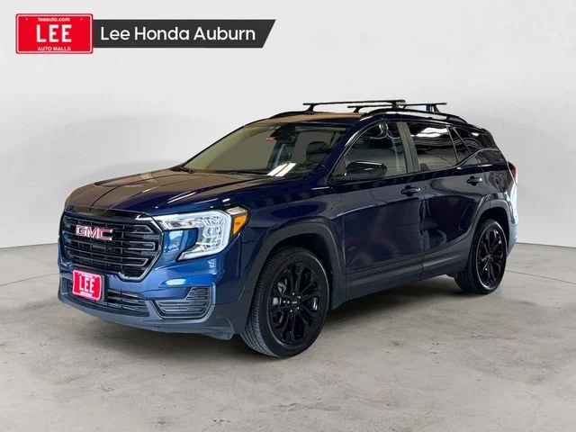 Used 2022  GMC SLE image 1