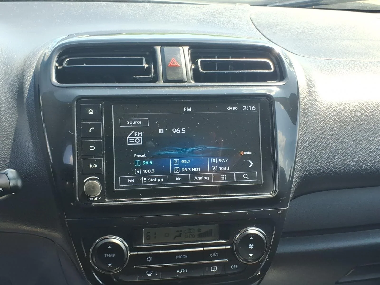 Used 2021 Sapphire Blue Mitsubishi ES image 19